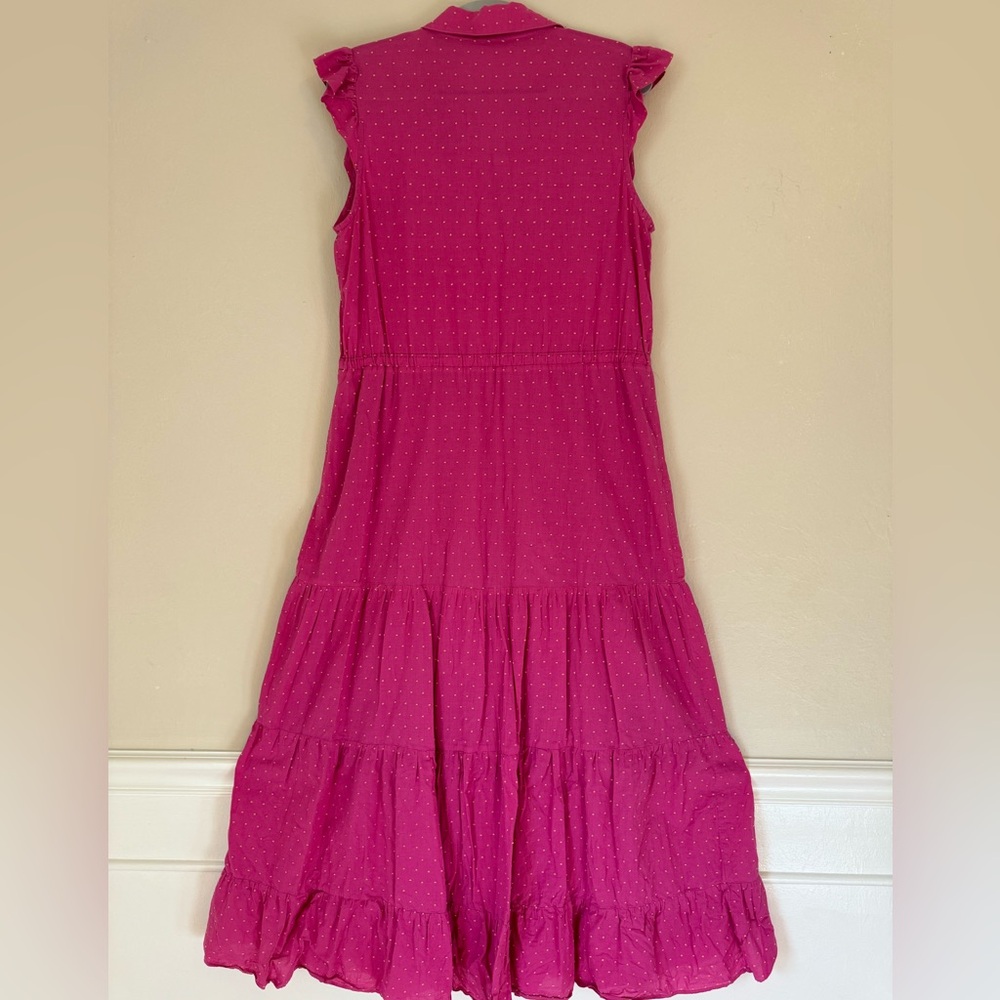 Long dress in pink color.